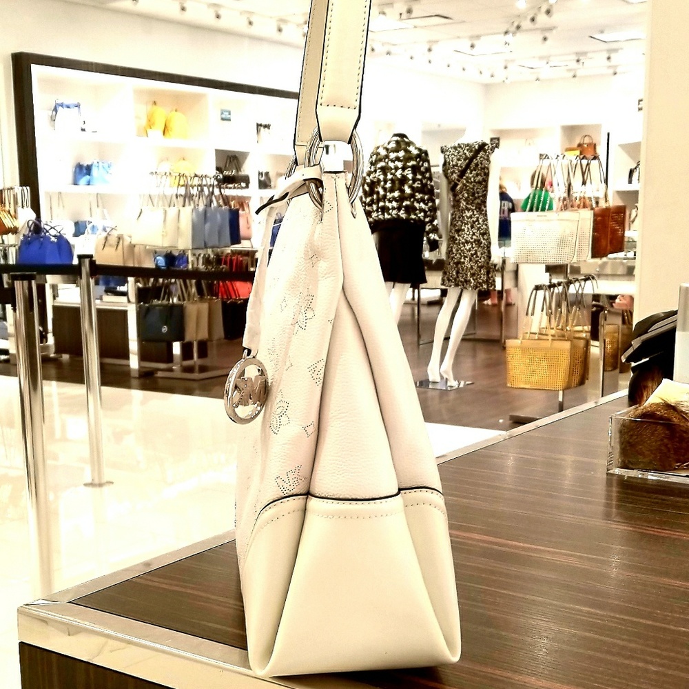 MK NICOLE LG SHOULDER BAG & FUR POM POM keychain - Picture 3 of 6